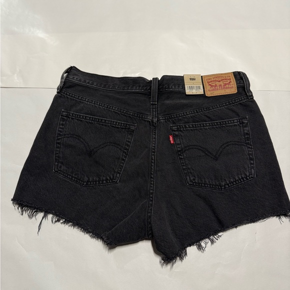 Levi’s Women high rise fitted denim shorts through the hip - Picture 3 of 10